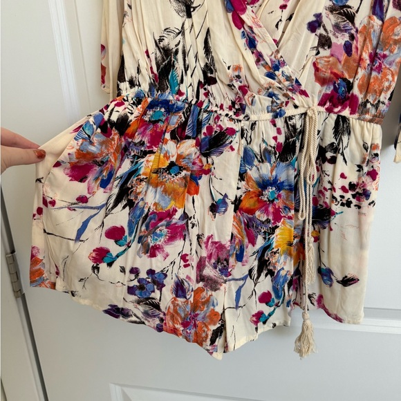 NWOT🔥🔥 Floral romper - Picture 3 of 5